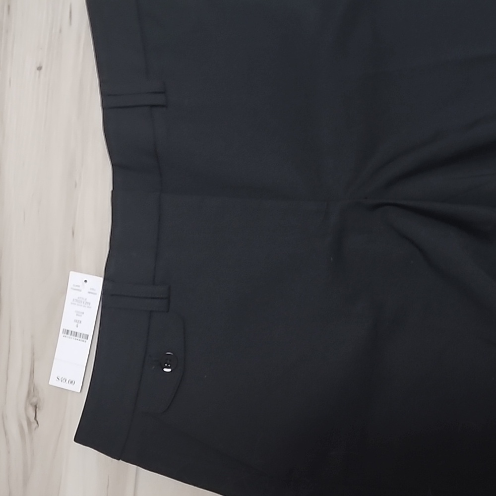 NWT White House Black Market 5" Short